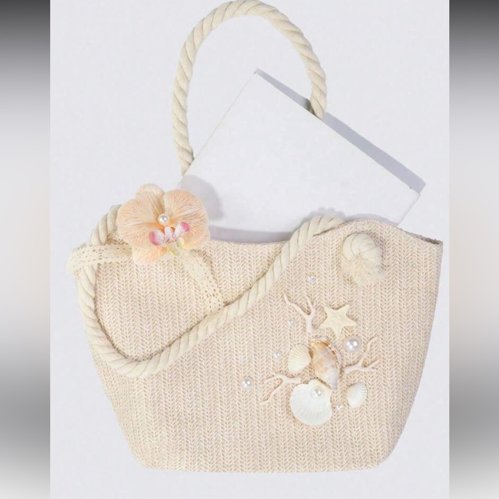 NWOT Elegant Cream Beach Tote Bag with Shell Design & Clip on Flower